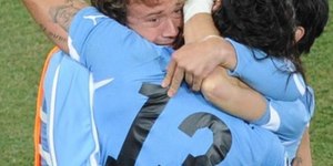 Lugano e Loco Abreu "alugam triplex" na mente argentina; entenda