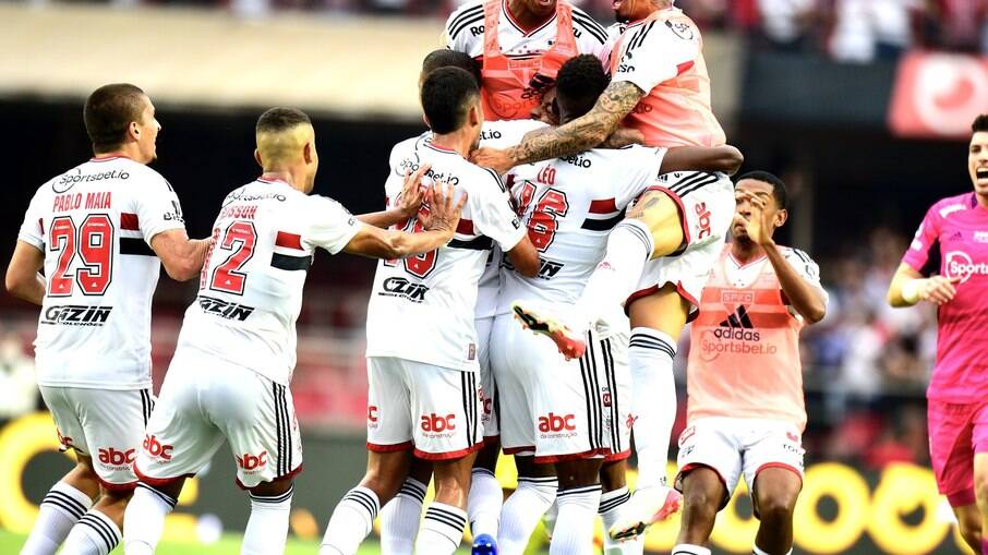 São Paulo venceu o Corinthians por 2 a 1 no Morumbi
