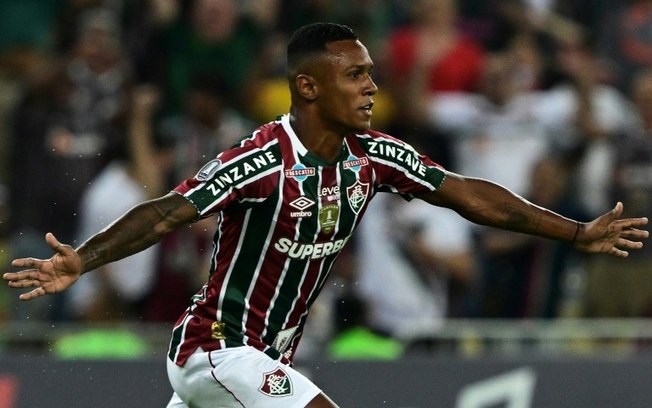 O atacante do Fluminense Marquinhos comemora após marcar no jogo de ida da fase de grupos da Copa Libertadores contra o chileno Colo Colo, no Maracanã, no Rio de Janeiro, em 9 de abril de 2024.