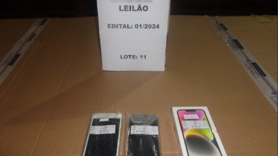 Celulares estão presentes em alguns lotes do leilão