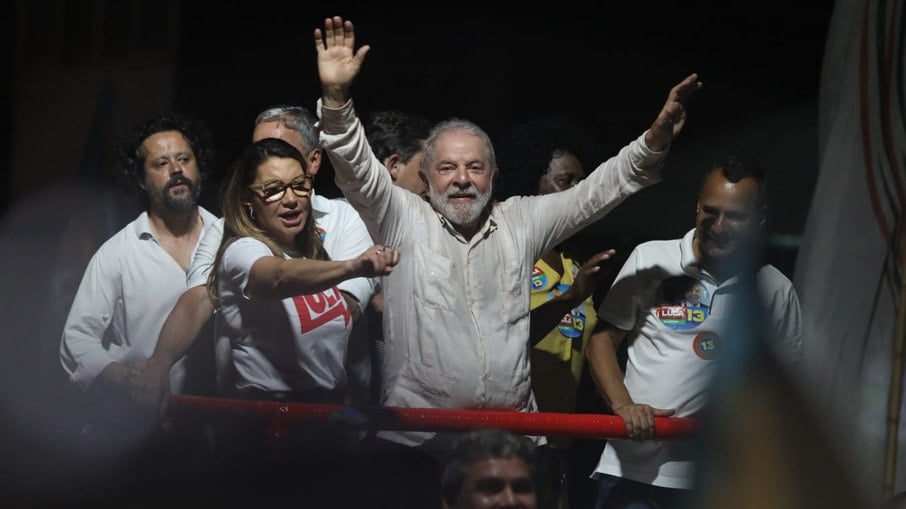 Lula realizou comício em Belford Roxo, na Baixada Fluminense