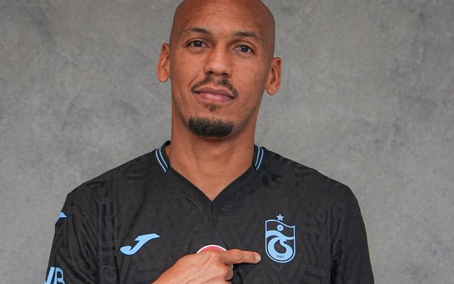 Fabinho, de 32 anos, deixou o Al-Itthad da Arábia Saudita para fechar com os turcos Fabinho, de 32 anos, deixou o Al-Itthad da Arábia Saudita para fechar com os turcos