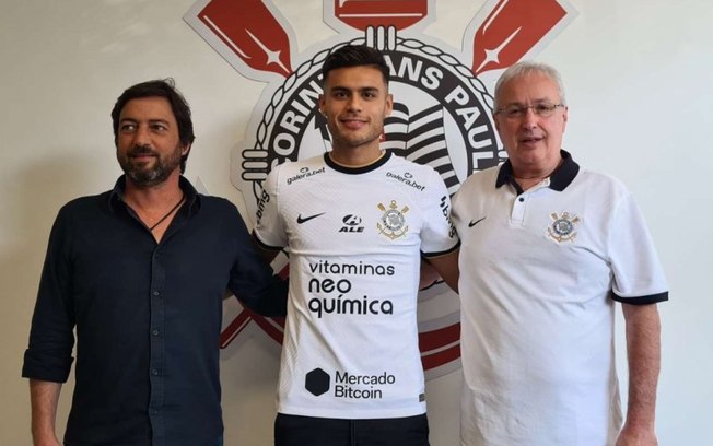Corinthians oficializa chegada do meia argentino Fausto Vera