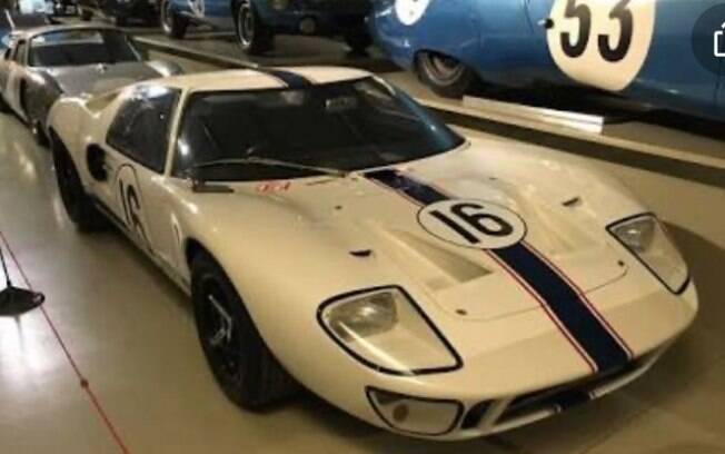 O GT40, primeiro carro americano vencedor do Grande Prêmio de Le Mans, está exposto no Museu Ford na cidade de Dearborn, nos EUA 