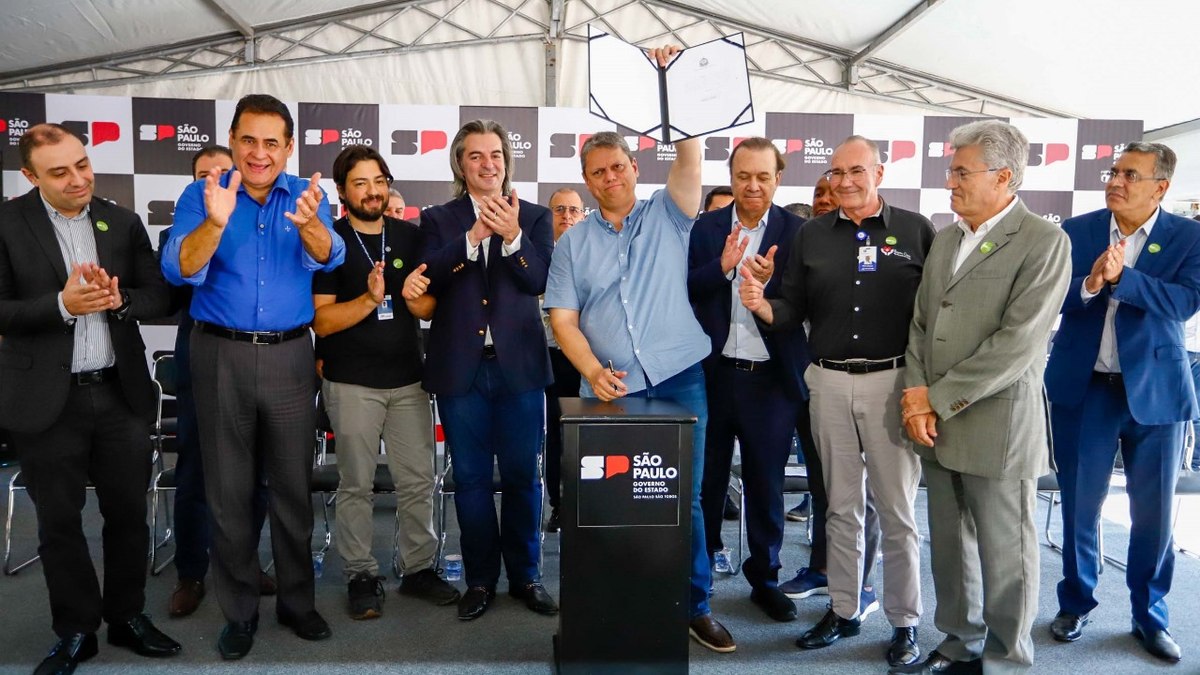 Outros 10 milhões de reais serão usados na retomada das obras do Instituto da Saúde da Mulher, que estão paralisadas desde 2015, ainda na gestão anterior. Outros 10 milhões de reais serão usados na retomada das obras do Instituto da Saúde da Mulher, que estão paralisadas desde 2015, ainda na gestão anterior.