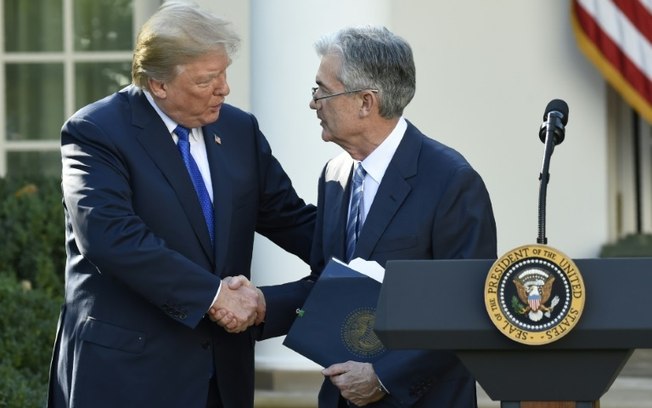 Donald Trump em 2017 com Jerome Powell