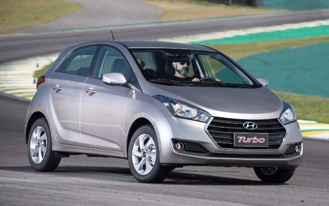 O Hyundai HB20 1.0 Turbo bebe mais do que o 1.0 aspirado e custa só R$ 2.550 a menos do que o 1.6 que anda melhor e bebe quase o mesmo.