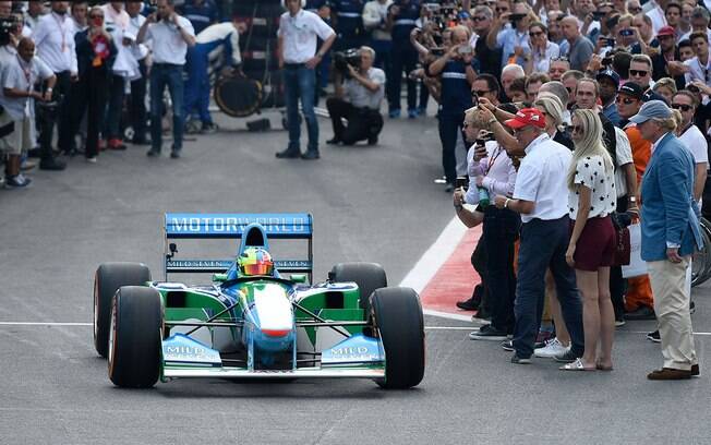 Mick Schumacher pilota a Benetton B194 em Spa-Francorchamps, na Bélgica