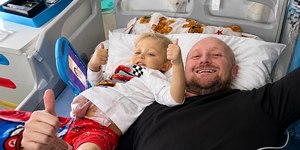 Pai doa fígado e intestino para salvar a vida do filho de 6 anos
