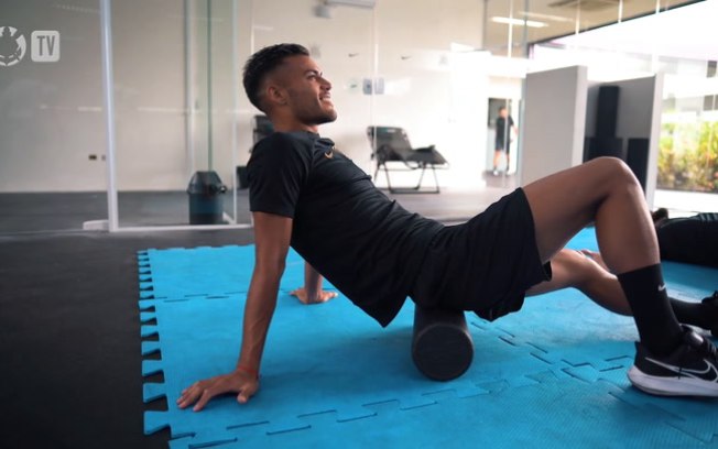 Fausto Vera e Roni treinam normalmente no Corinthians