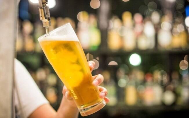 Cerveja (30% a 50%) puxam alta das vendas em dias de jogo do Brasil na Copa do Mundo