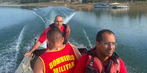 Ultraleve cai no Lago Corumbá e duas pessoas são resgatadas