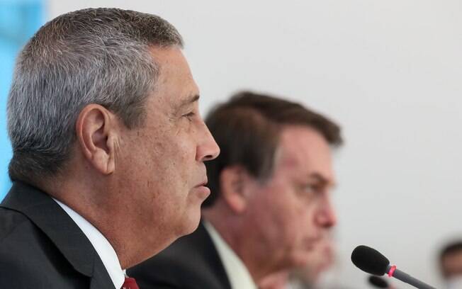 Militares acusam Braga Netto de ser um 'preposto de Bolsonaro' Militares acusam Braga Netto de ser um 'preposto de Bolsonaro'