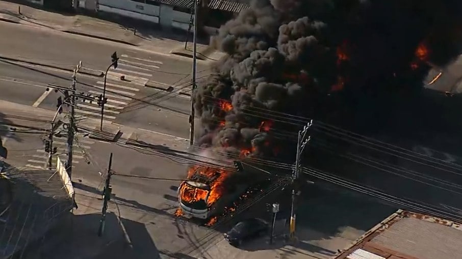 Ônibus foram queimados no Rio de Janeiro