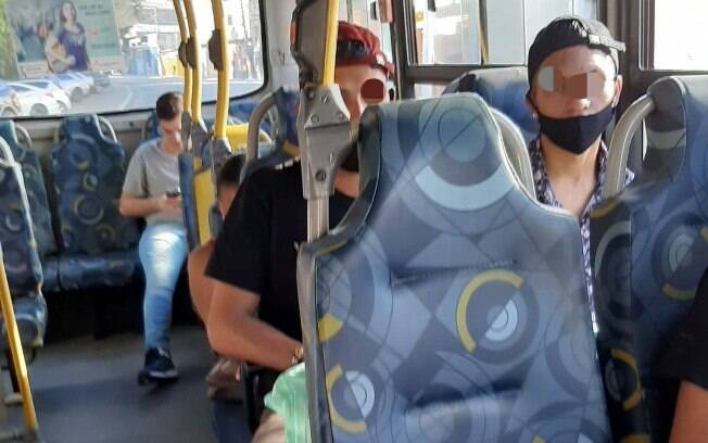 Prefeitura e empresas não conseguem controlar o uso de máscara no interior dos ônibus municipais; passageiros desafiam decreto