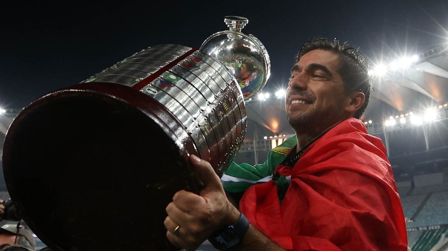Abel Ferreira comemorando a conquista da Libertadores de 2020