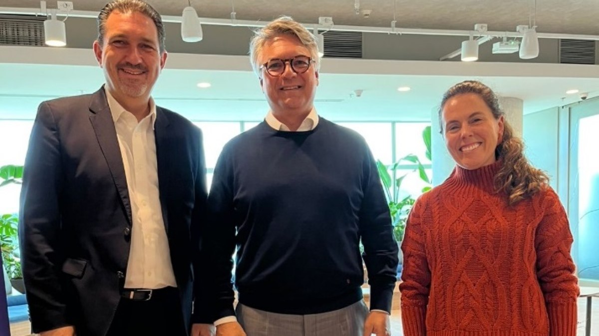 Tony Goldner, CEO do TNFD; Pedro Sutter, VP de Sustentabilidade, Riscos e Compliance da Motiva e Juliana Silva, diretora de Sustentabilidade da empresa Tony Goldner, CEO do TNFD; Pedro Sutter, VP de Sustentabilidade, Riscos e Compliance da Motiva e Juliana Silva, diretora de Sustentabilidade da empresa