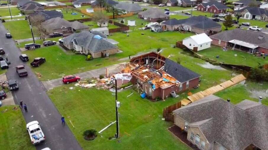 Casas ficaram destruídas em Louisiana