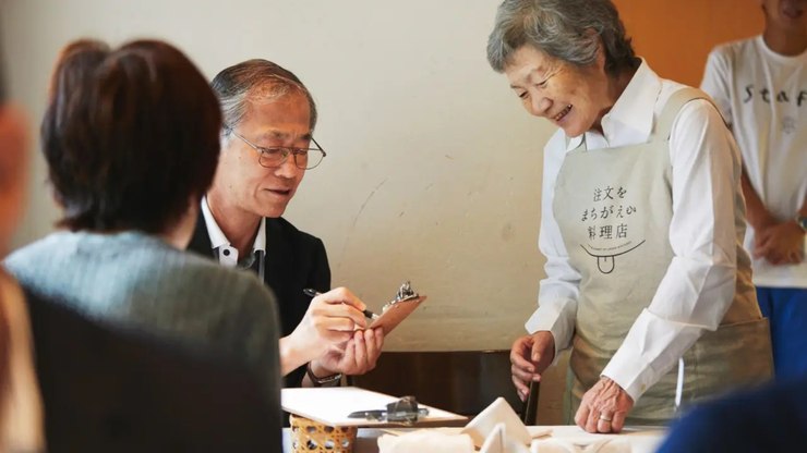 Restaurante%20japon%C3%AAs%20s%C3%B3%20contrata%20gar%C3%A7ons%20com%20dem%C3%AAncia