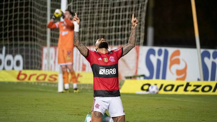 Gabigol fez três gols na vitória do Flamengo sobre o Bahia