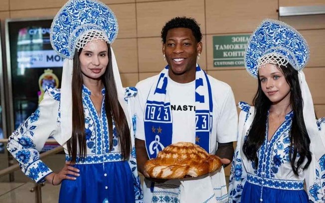 Plata não foi aprovado nos exames médicos na Rússia e está de volta ao Flamengo
