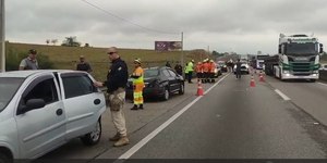 Romeiros são atropelados na Dutra, em Caçapava (SP); veja vídeo