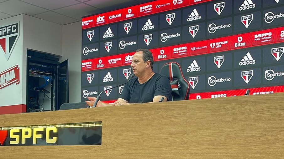 Rogério Ceni comenta vaias da torcida durante coletiva