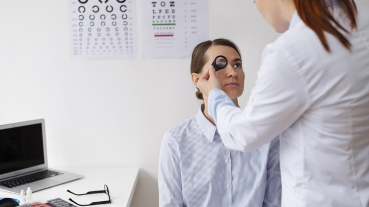 Após perder visão em cirurgia, mulher é indenizada em R$ 50 mil