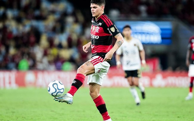 Ayrton Lucas sofreu uma lesão muscular na região da posterior da coxa direita