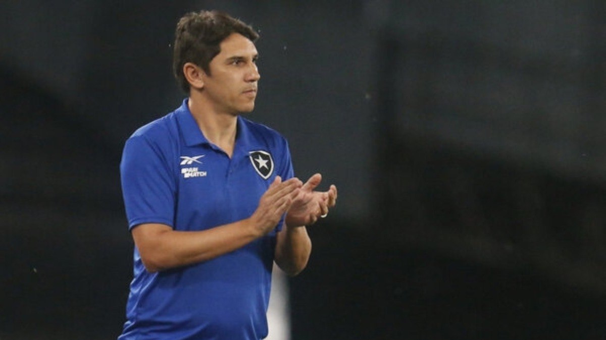 Lucio Flavio comandou o Botafogo após a saída de Bruno Lage