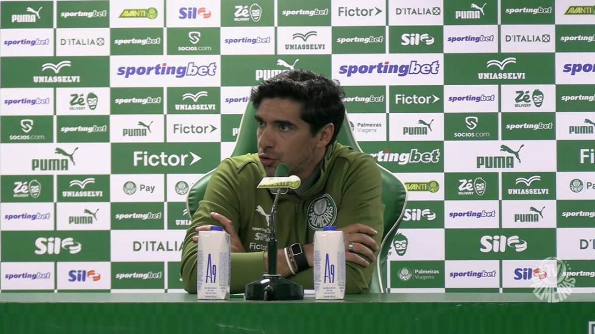 Ironizou? Abel fala sobre vaias da torcida em queda do Palmeiras