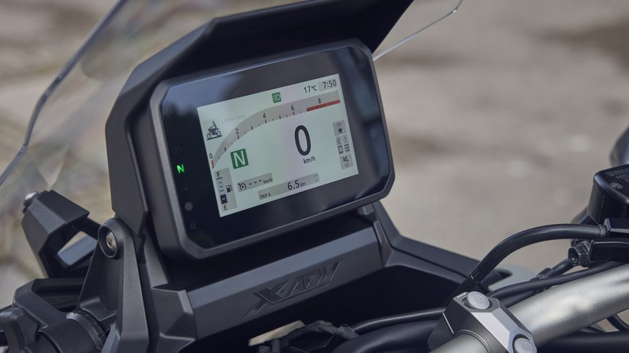 Painel TFT de 5 polegadas da Honda X-ADV 2026 traz novos grafismos e interface atualizada