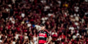 Torcida do Vasco faz pedido inusitado a titular do Flamengo