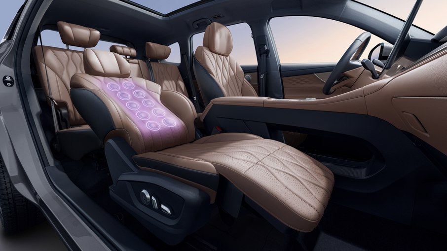 Tiggo 8 Pro PHEV 2027 tem sete lugares, bancos dianteiros com ventilação, aquecimento e função massagem