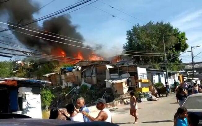 Comunidade na zona norte da capital paulista foi consumida pelas chamas