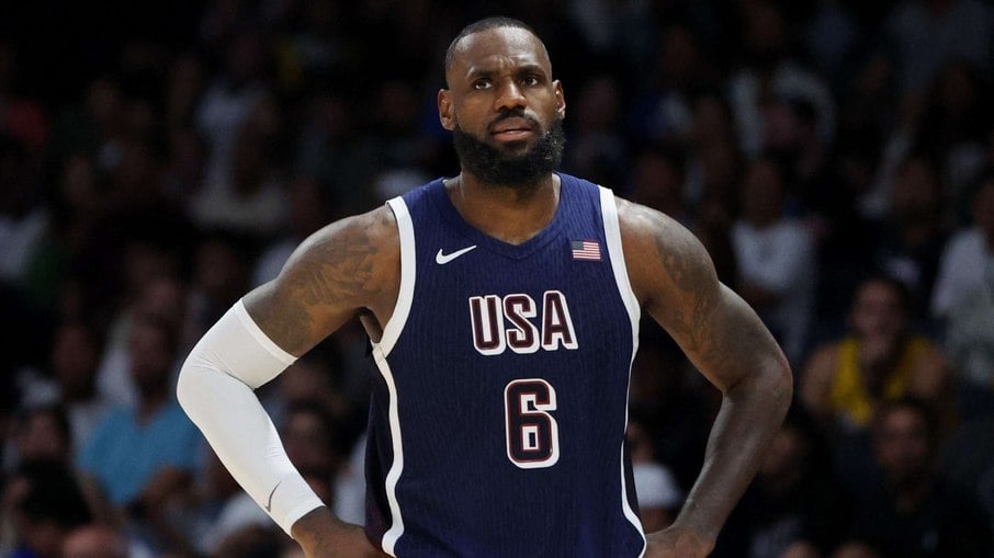 LeBron James durante partida dos EUA nas Olimpíadas