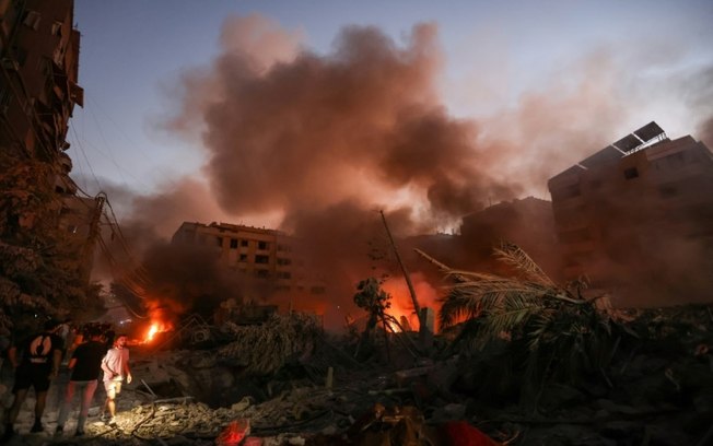 Bombardeo israelí en el barrio de Haret Hreik, en la periferia sur de Beirut, en Líbano, el 27 de septiembre de 20Bombardeio israelense no bairro de Haret Hreik, na periferia sul de Beirute, Líbano, em 27 de setembro de 202424