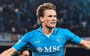 É campeão! Napoli bate Cagliari e conquista 4º título italiano
