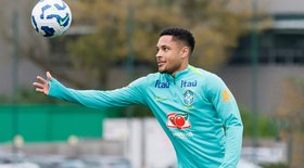 Sem clube, Alef Manga faz pré-temporada em meio a sondagens