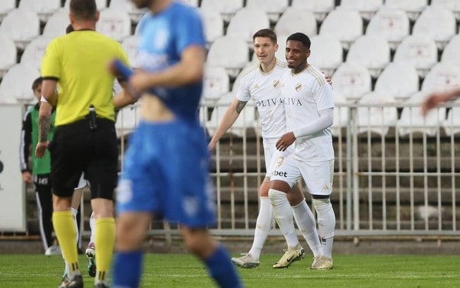 Vini Mello comemora gol marcado pelo FK Cukaricki - Foto: Divulgação/FK Cukaricki