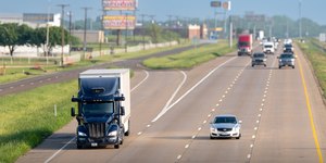 Caminhão autônomo percorre 1.930 km sem motorista nos EUA