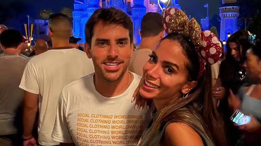 Anitta se pronuncia sobre caso de racismo envolvendo Rodrigo Branco e Thelminha Assis