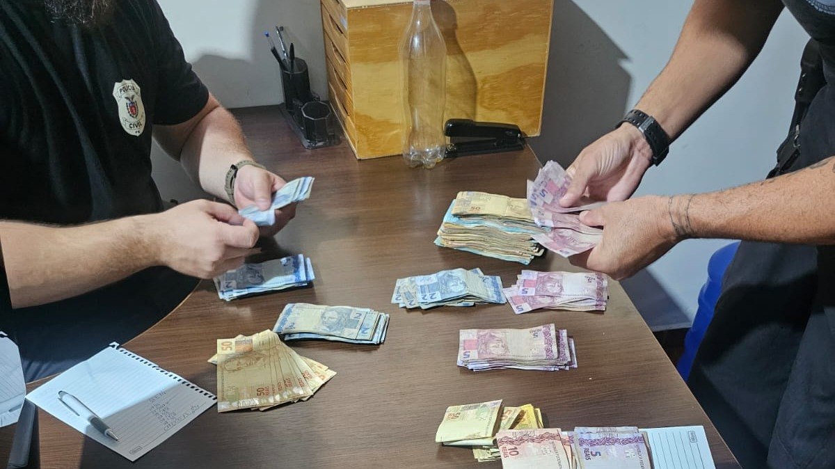 Operação Leite Compensado, da Polícia Civil, mira quadrilha por desvio de leite em pó Operação Leite Compensado, da Polícia Civil, mira quadrilha por desvio de leite em pó