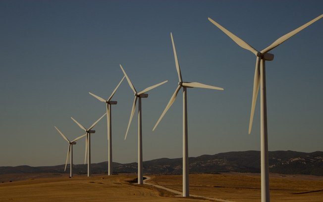 Ritmo de implementação das energias renováveis é insuficiente, diz estudo