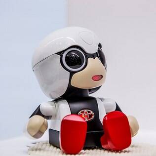 Kirobo Mini se conecta com aplicativo da Toyota para smartphones por meio do Bluetooth