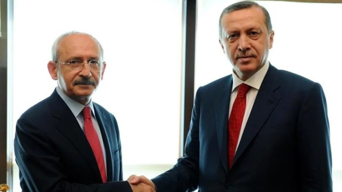 Arqvivo: Recep Tayyip Erdogan e Kemal Kilicdaroglu apertam as mãos