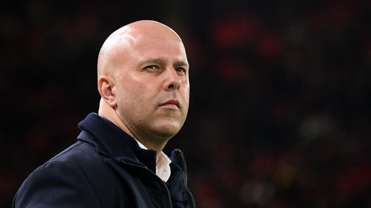 Arne Slot foi campeão da PL com o Liverpool na última temporada