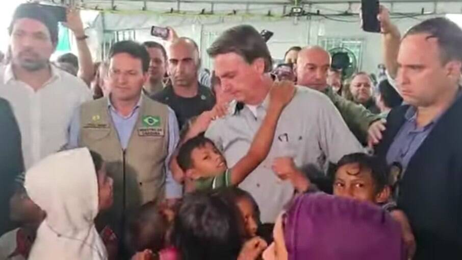Bolsonaro viajou à fronteira brasileira para mostrar vida de venezuelanos