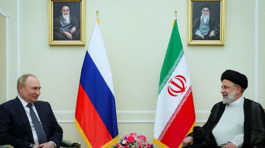 Presidentes da Rússia, Vladimir Putin, e do Irã, Ebrahim Raisi