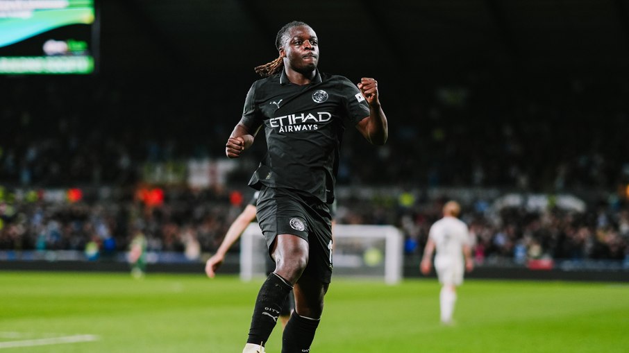 Em grande fase, Jérémy Doku pode atuar nos dois extremos do campo Em grande fase, Jérémy Doku pode atuar nos dois extremos do campo